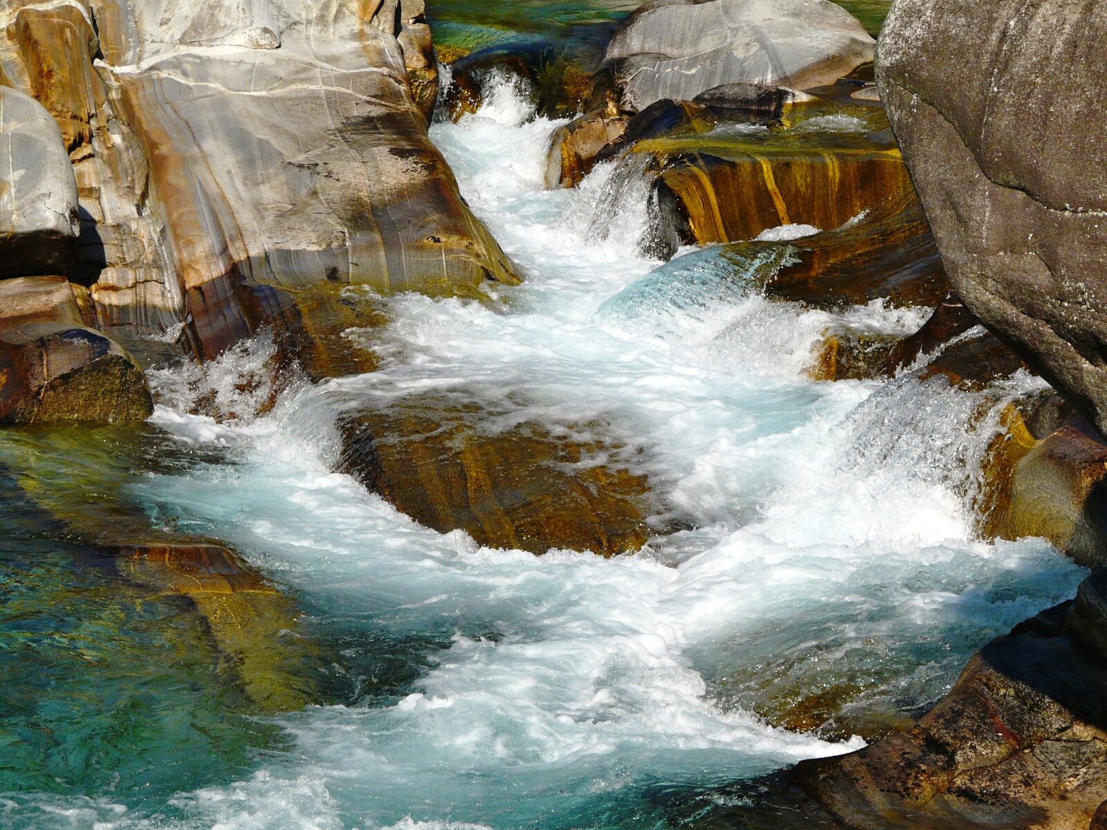 Panasonic DMC-FZ18 sample photo. Ticino, white water, versacia photography
