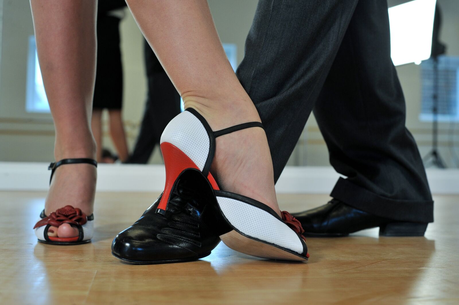 Nikon D3 sample photo. Argentine tango, feet, dancers photography