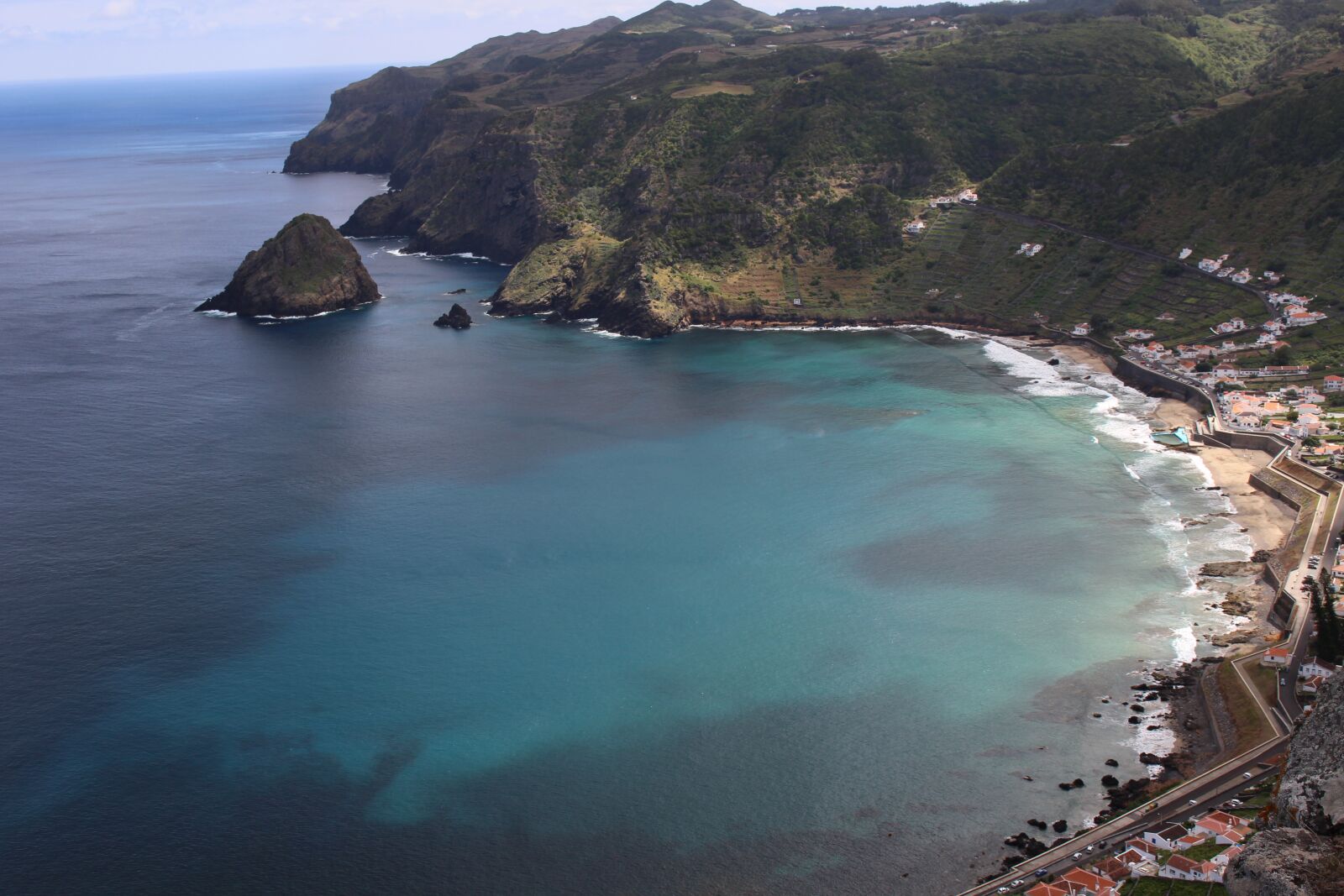 Canon EOS 100D (EOS Rebel SL1 / EOS Kiss X7) sample photo. Body of water, costa photography