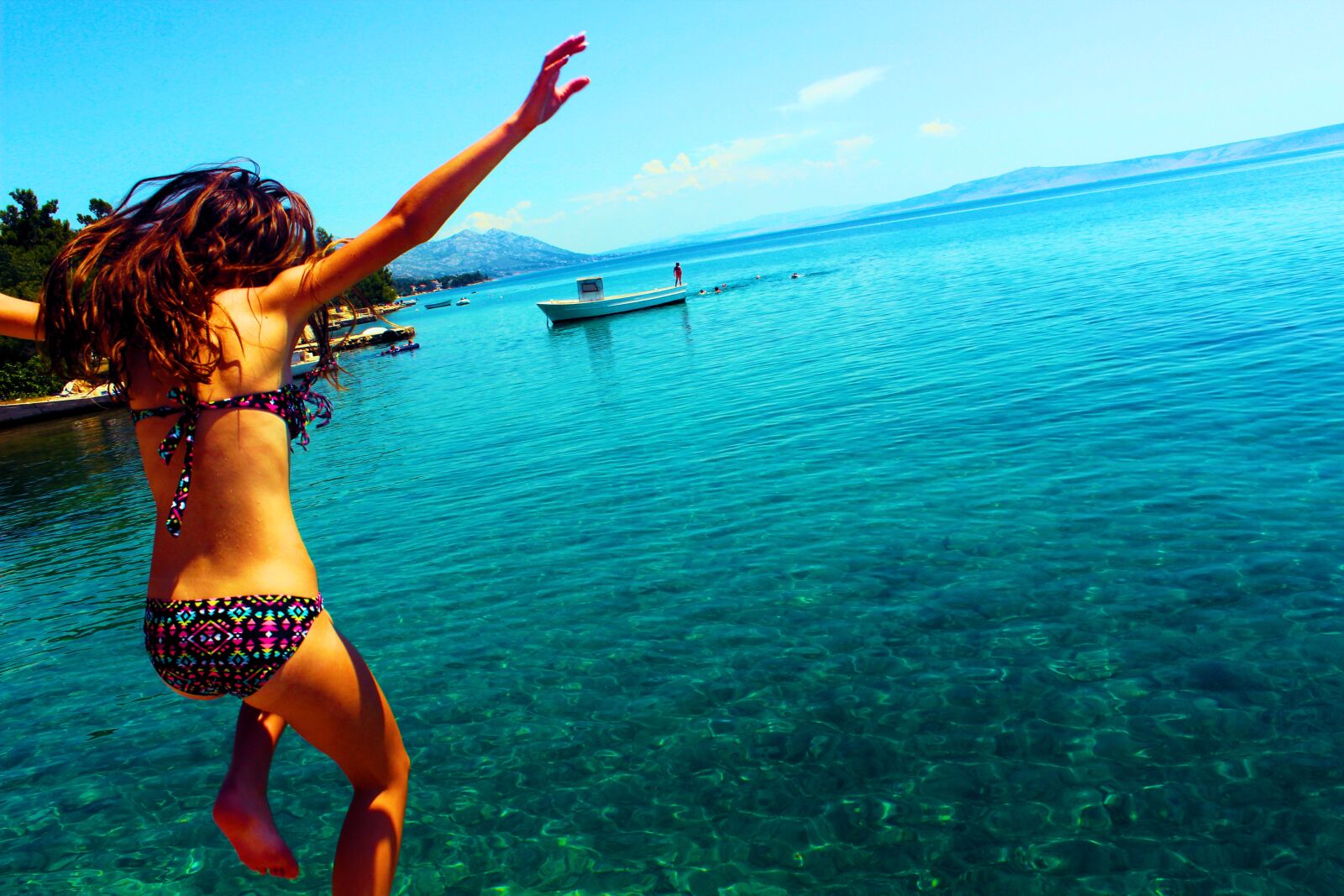 Canon EOS 600D (Rebel EOS T3i / EOS Kiss X5) sample photo. Woman, wearing, bikini, jumping photography