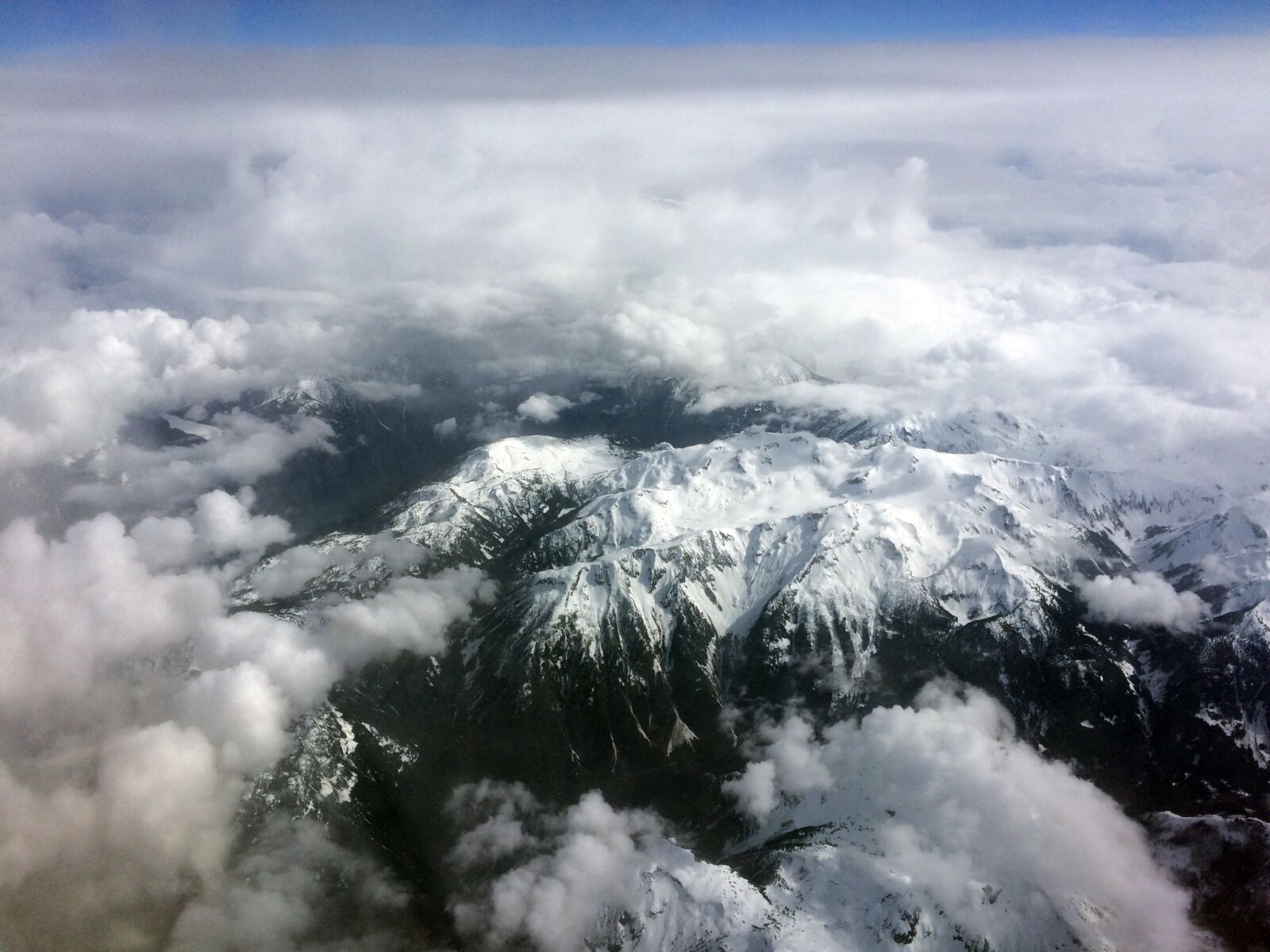 iPhone 5s back camera 4.15mm f/2.2 sample photo. Mountain, sky, clouds photography