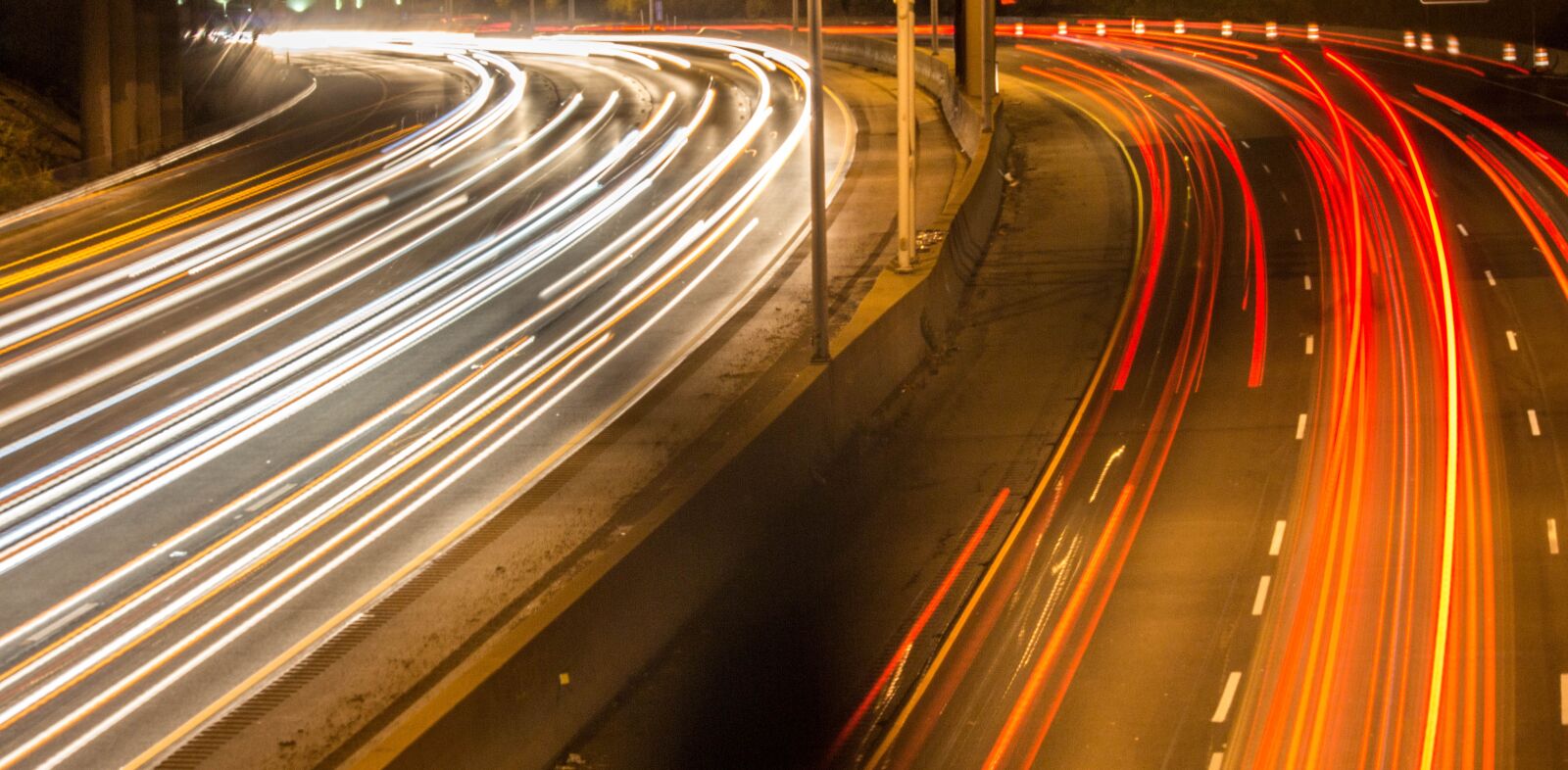 Canon EOS 700D (EOS Rebel T5i / EOS Kiss X7i) sample photo. Blur, traffic, transportation system photography