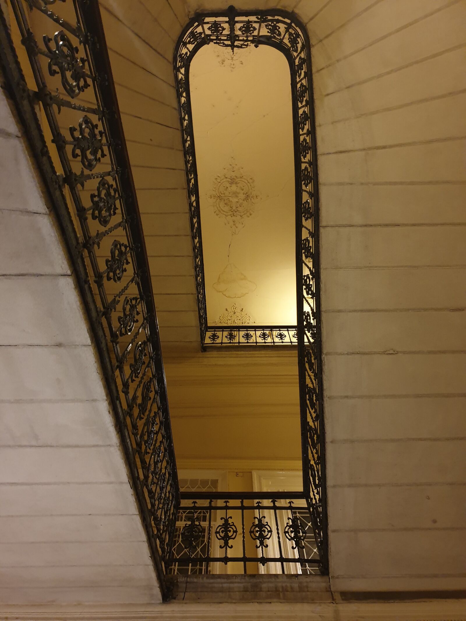 Samsung Galaxy S9+ sample photo. Stairwell, trap, entrance photography