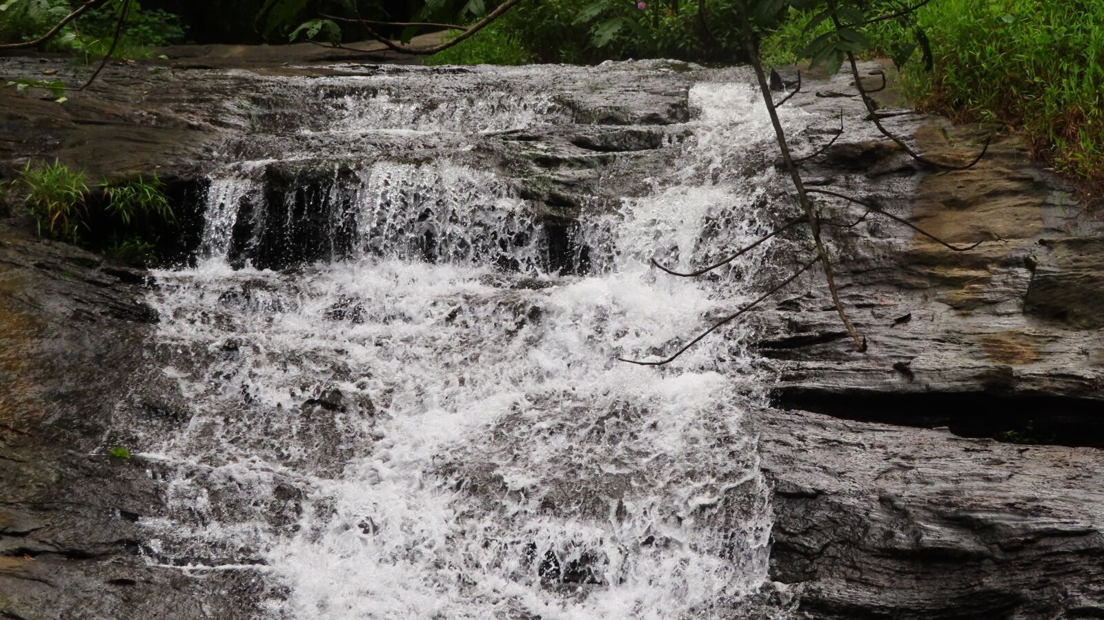 Canon PowerShot SX740 HS sample photo. Waterfalls, waterfall, nature photography