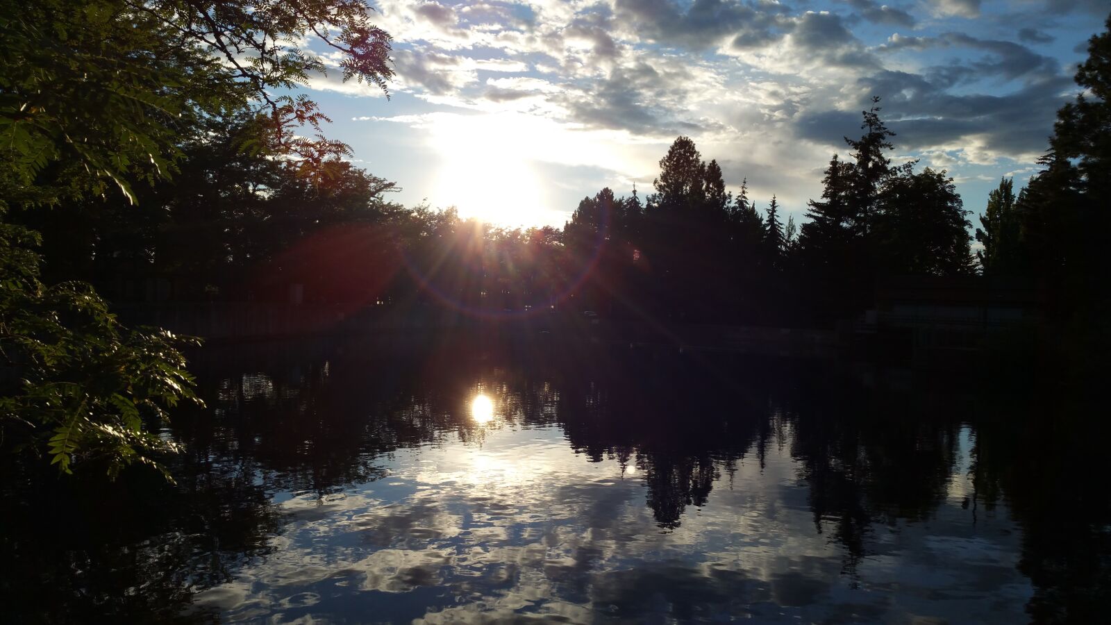Samsung Galaxy Note4 sample photo. Nature, park, reflection, riverfront photography