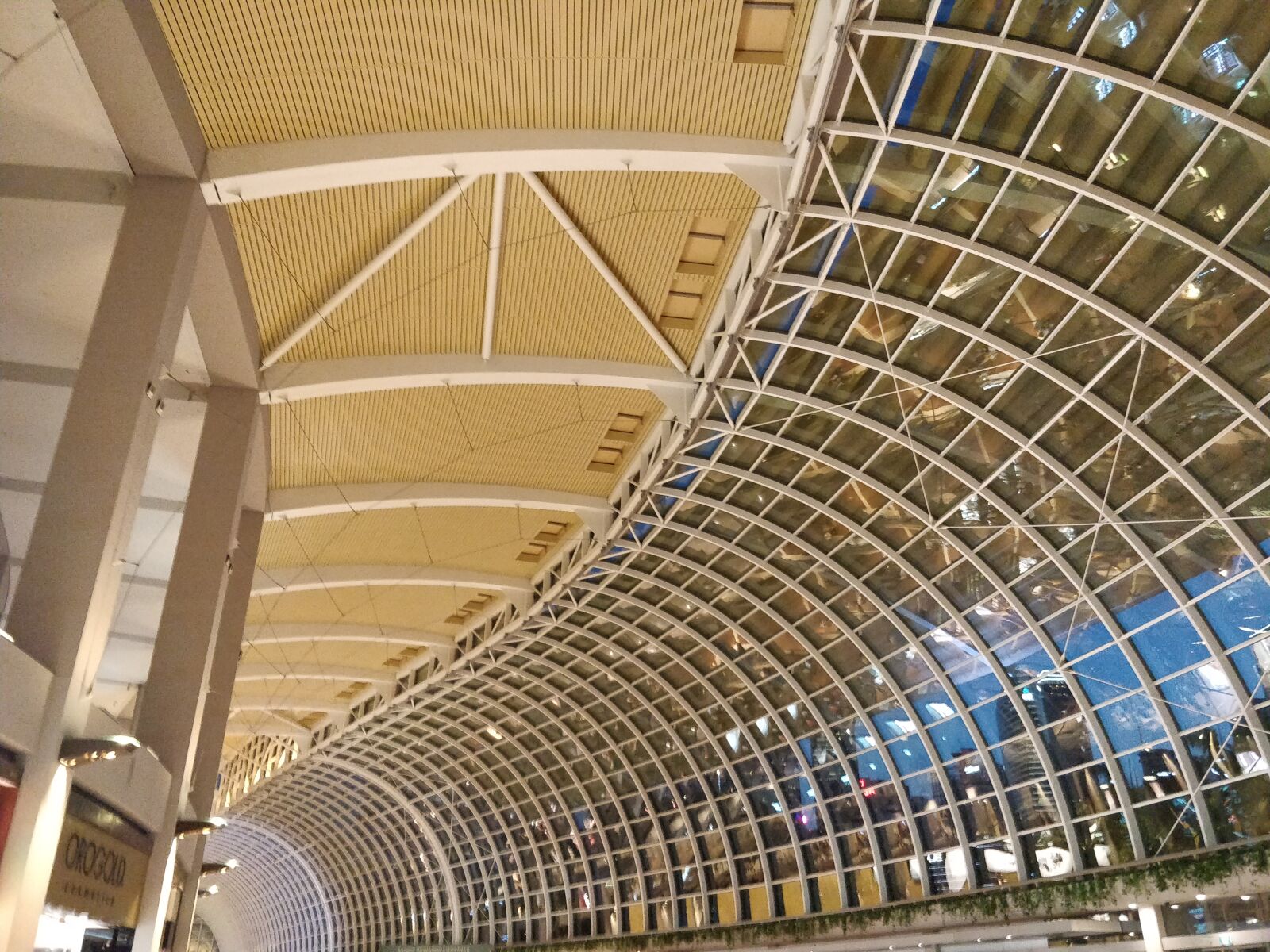 OnePlus 5 sample photo. Architecture, hotel, mall, marina photography