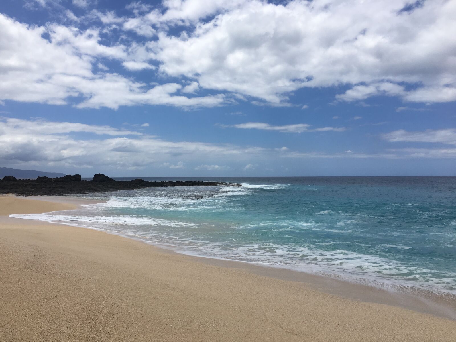 iPhone 6s Plus back camera 4.15mm f/2.2 sample photo. Beach, hawaii, sand photography