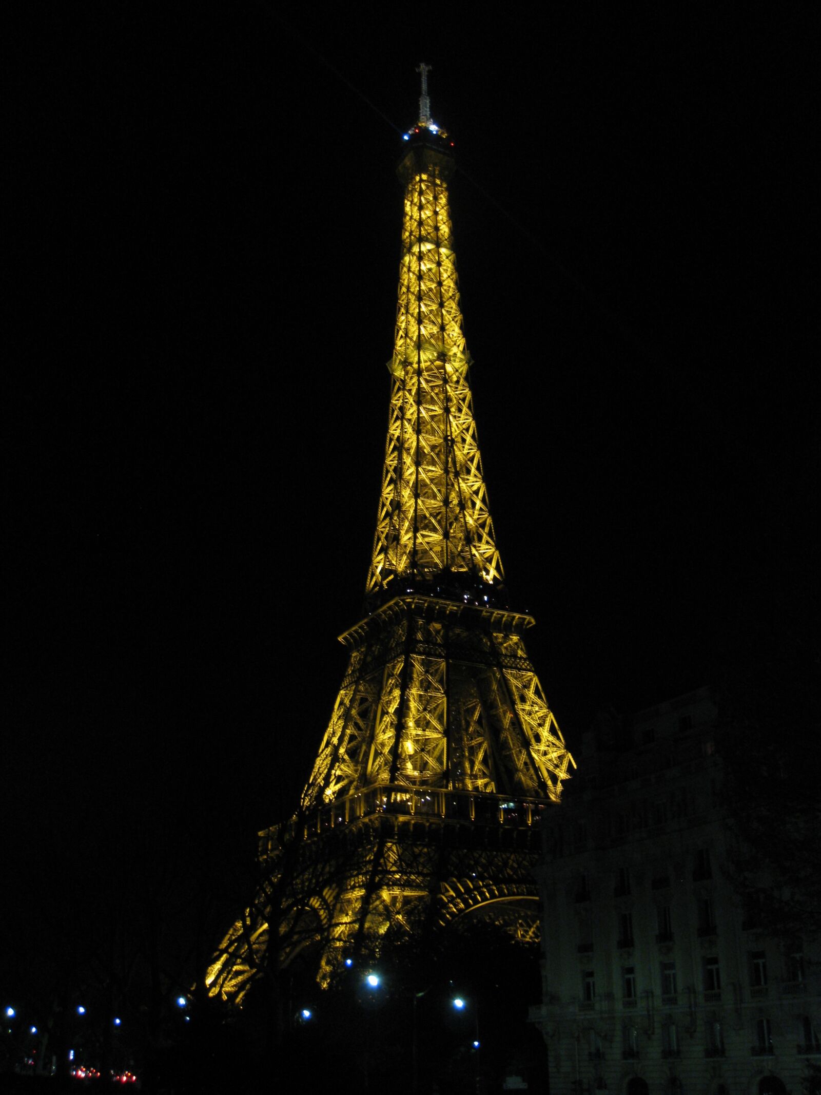 Canon PowerShot SD890 IS (Digital IXUS 970 IS / IXY Digital 820 IS) sample photo. Paris, eiffel tower, night photography