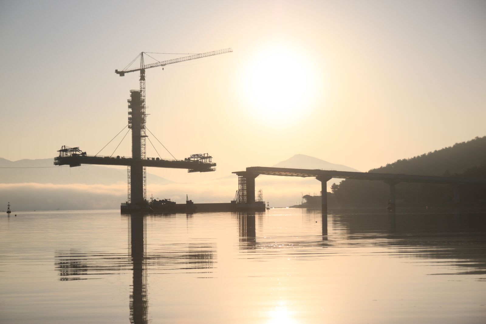 Canon EOS 500D (EOS Rebel T1i / EOS Kiss X3) sample photo. Sandal-island, bridge construction, morning photography