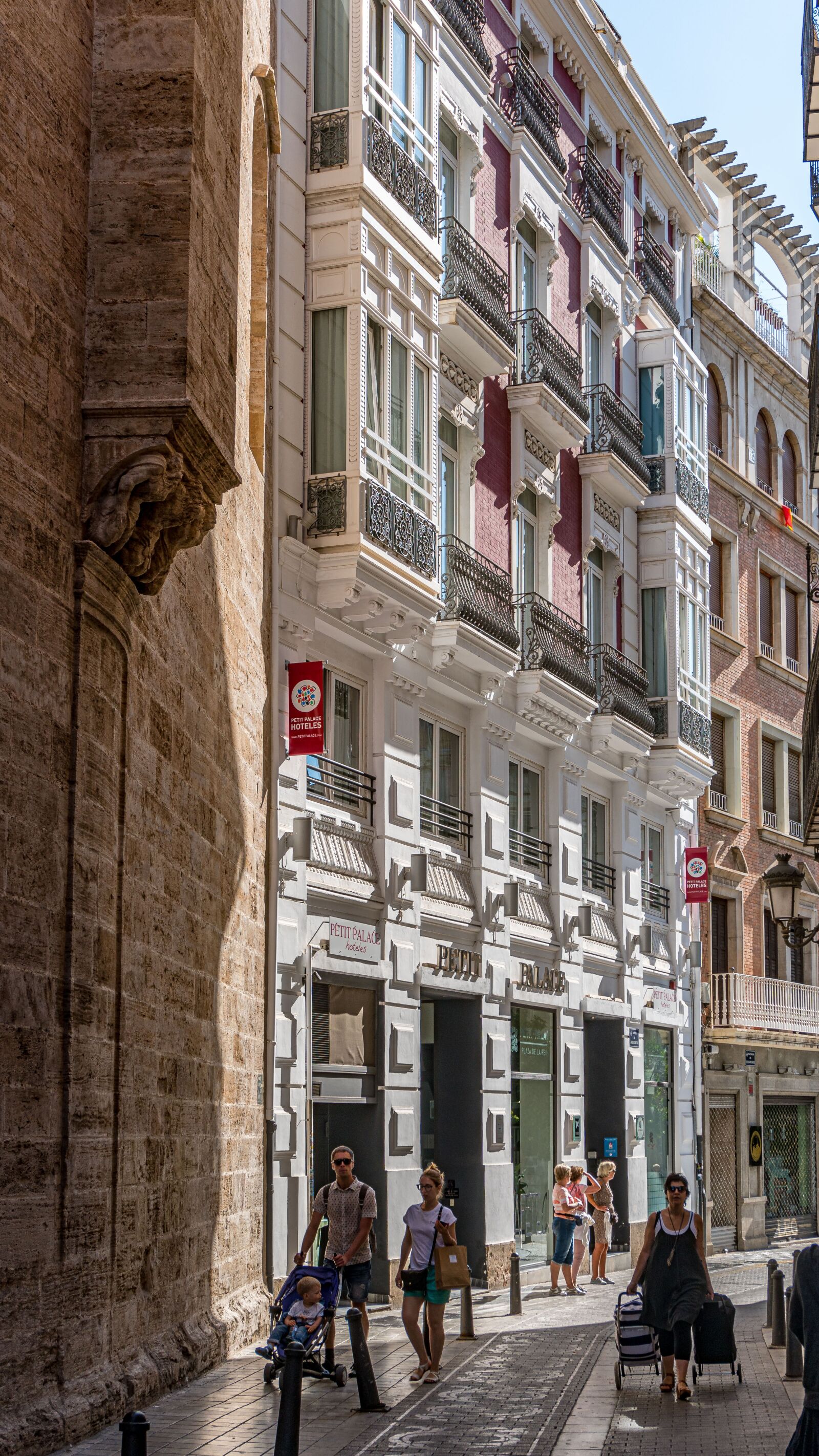 Sony a6300 sample photo. Valencia, road, architecture photography
