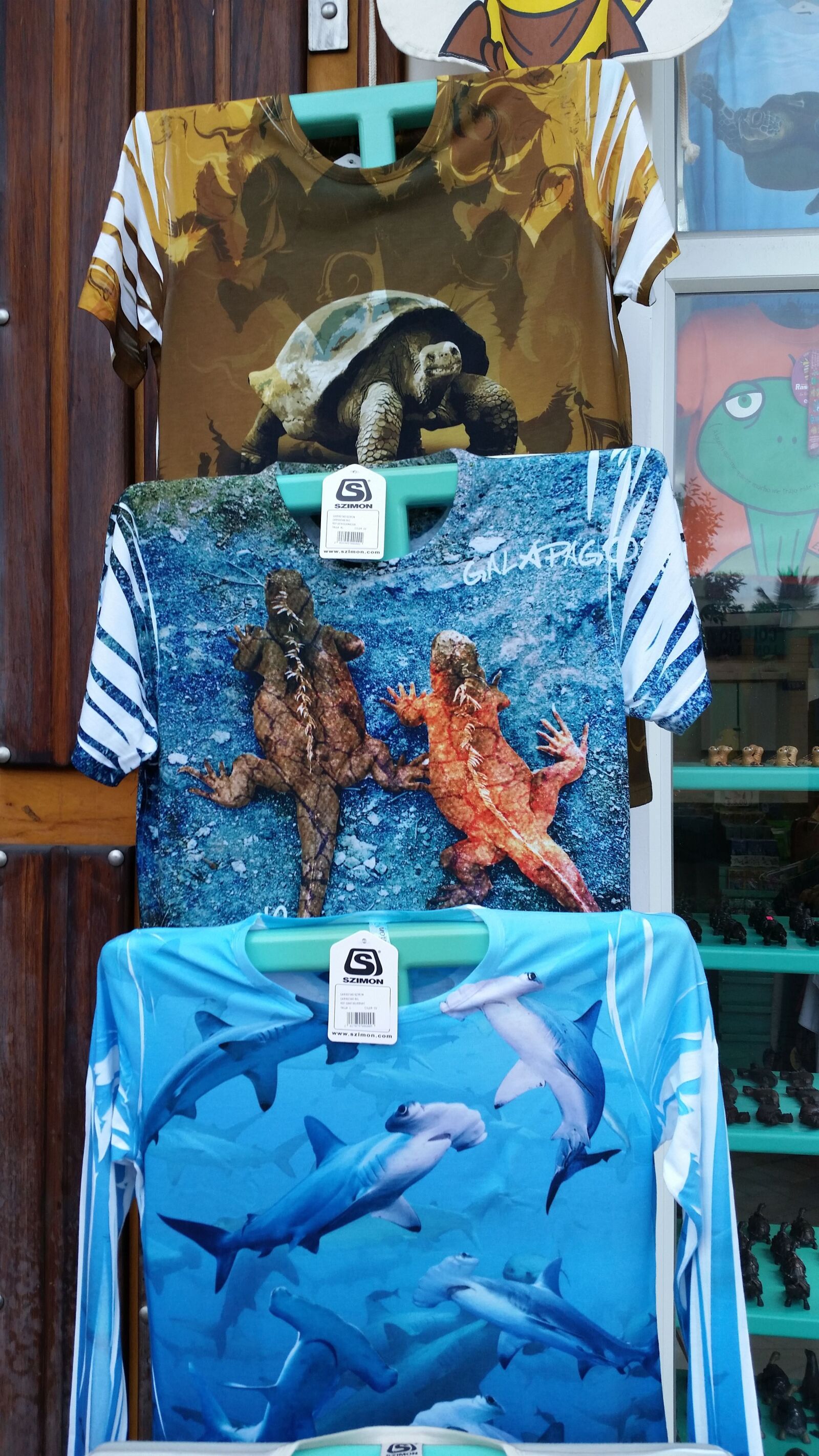 Samsung Galaxy S5 sample photo. Galapagos, tshirts, iguanas photography