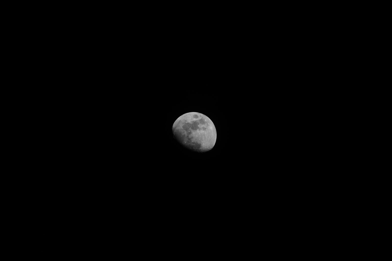 Canon EOS 600D (Rebel EOS T3i / EOS Kiss X5) + Canon EF 75-300mm f/4-5.6 USM sample photo. Luna, lunar, moon, waxing photography