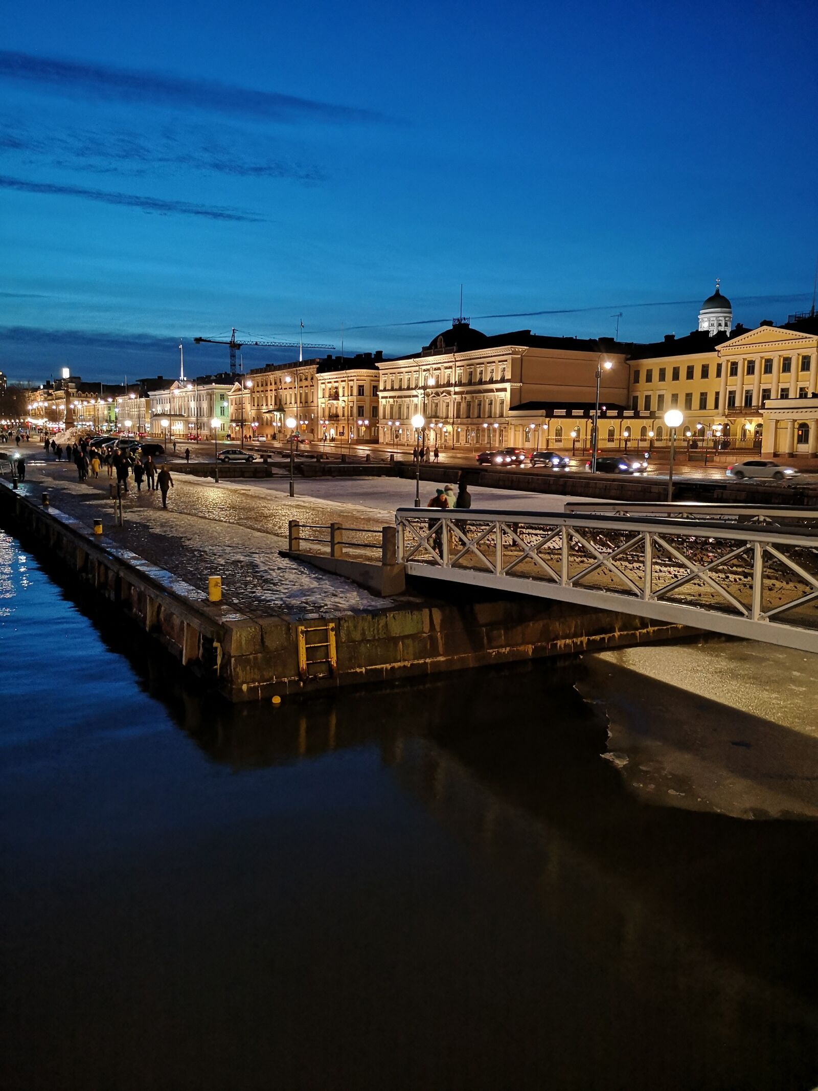 HUAWEI P20 sample photo. Helsinki, night, city photography