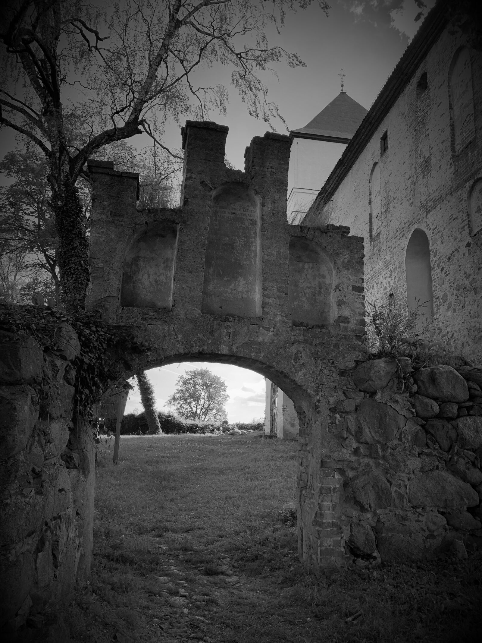 Apple iPhone XR sample photo. Castle, landscape, history photography