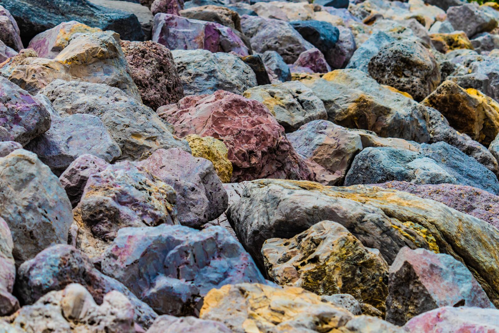 Canon EOS 200D (EOS Rebel SL2 / EOS Kiss X9) sample photo. Stones, rocks, colorful photography