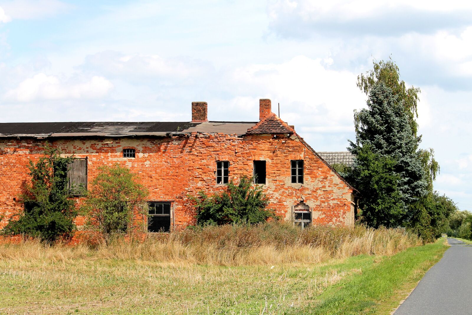 Canon EF-S 55-250mm F4-5.6 IS II sample photo. Homestead, old, abandoned photography