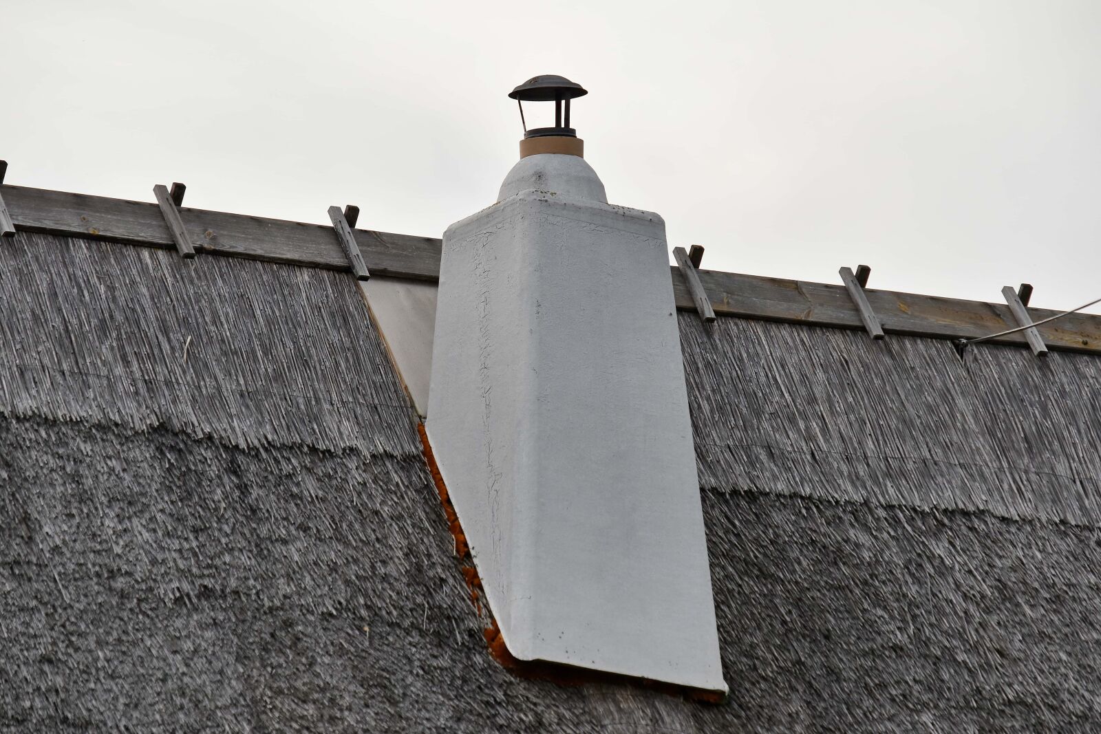 Nikon D5500 sample photo. Chimney, old, rooftop, straw photography