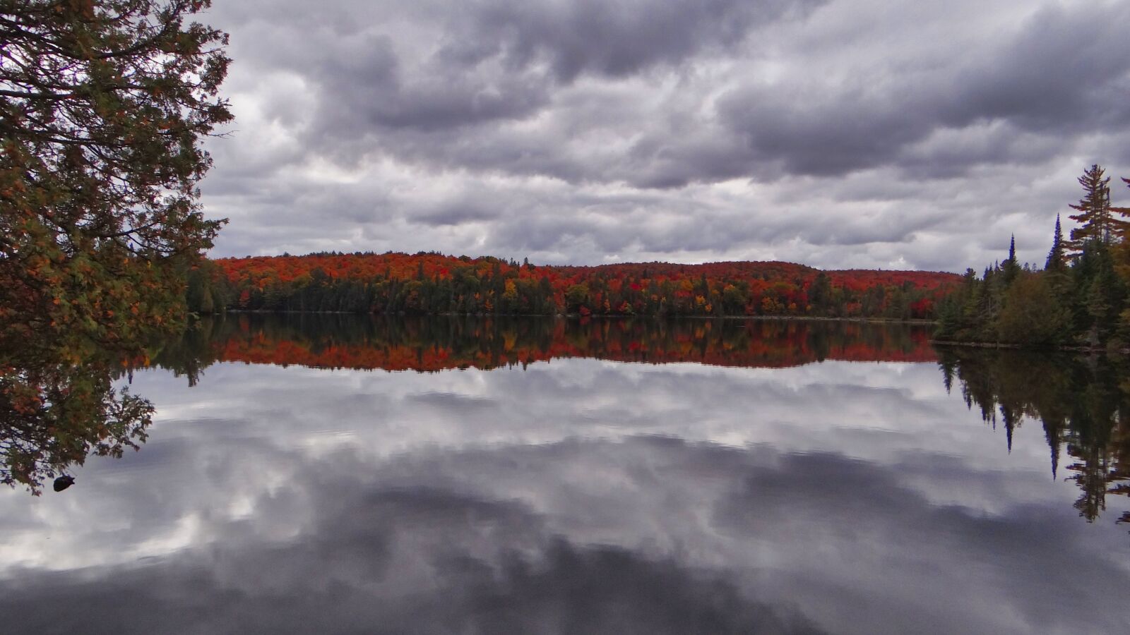Sony Cyber-shot DSC-HX100V sample photo. Canoe lake, indian summer photography
