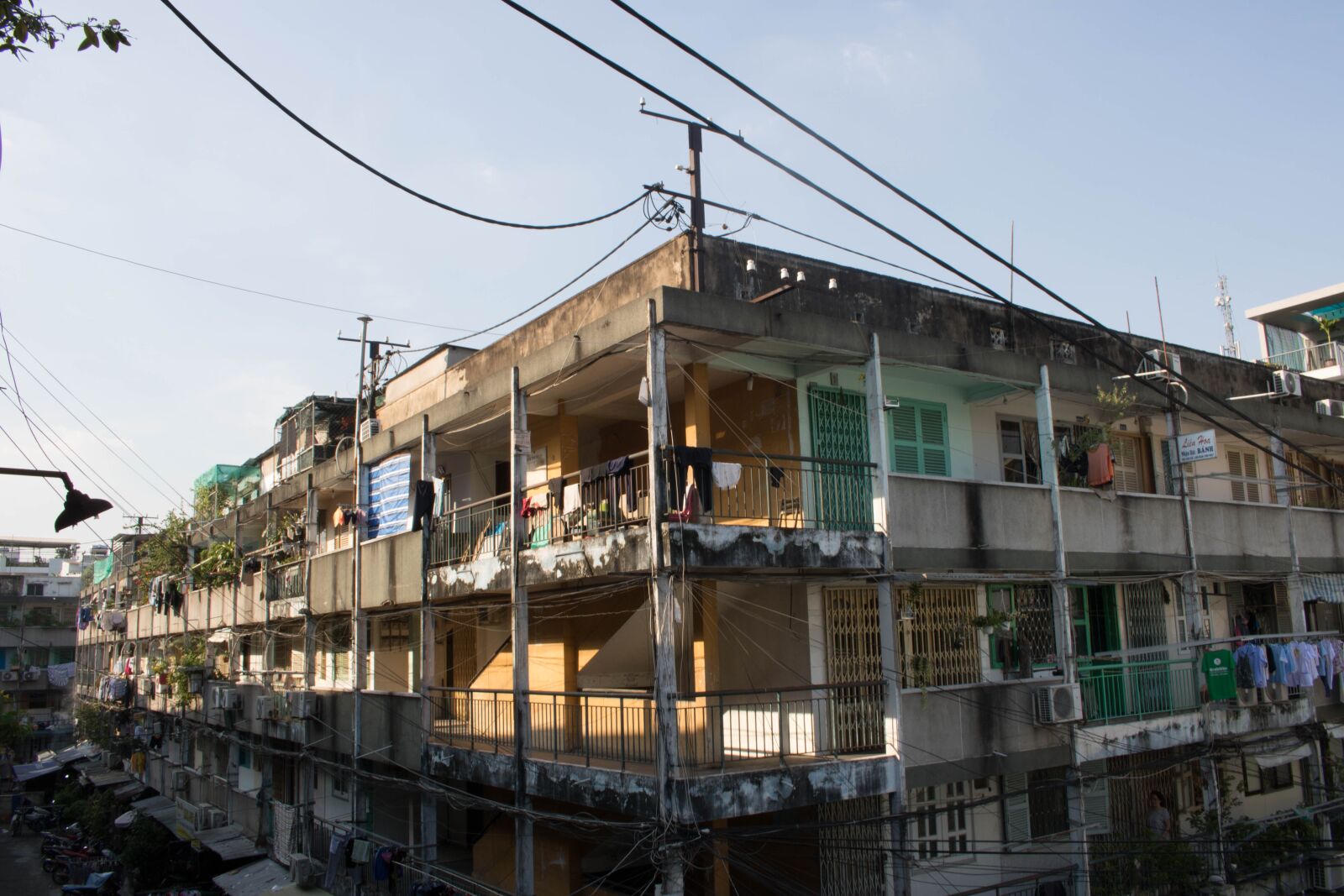 Canon EOS 750D (EOS Rebel T6i / EOS Kiss X8i) sample photo. Condominium, retro, old photography