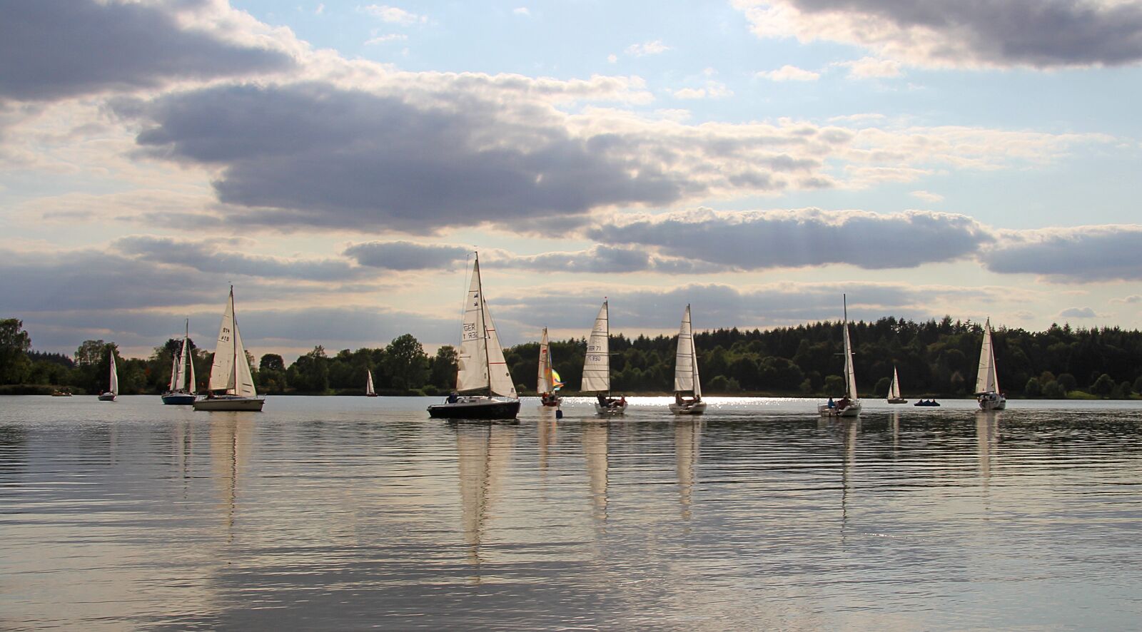 Canon EOS 700D (EOS Rebel T5i / EOS Kiss X7i) sample photo. Lake, sailing boats, water photography