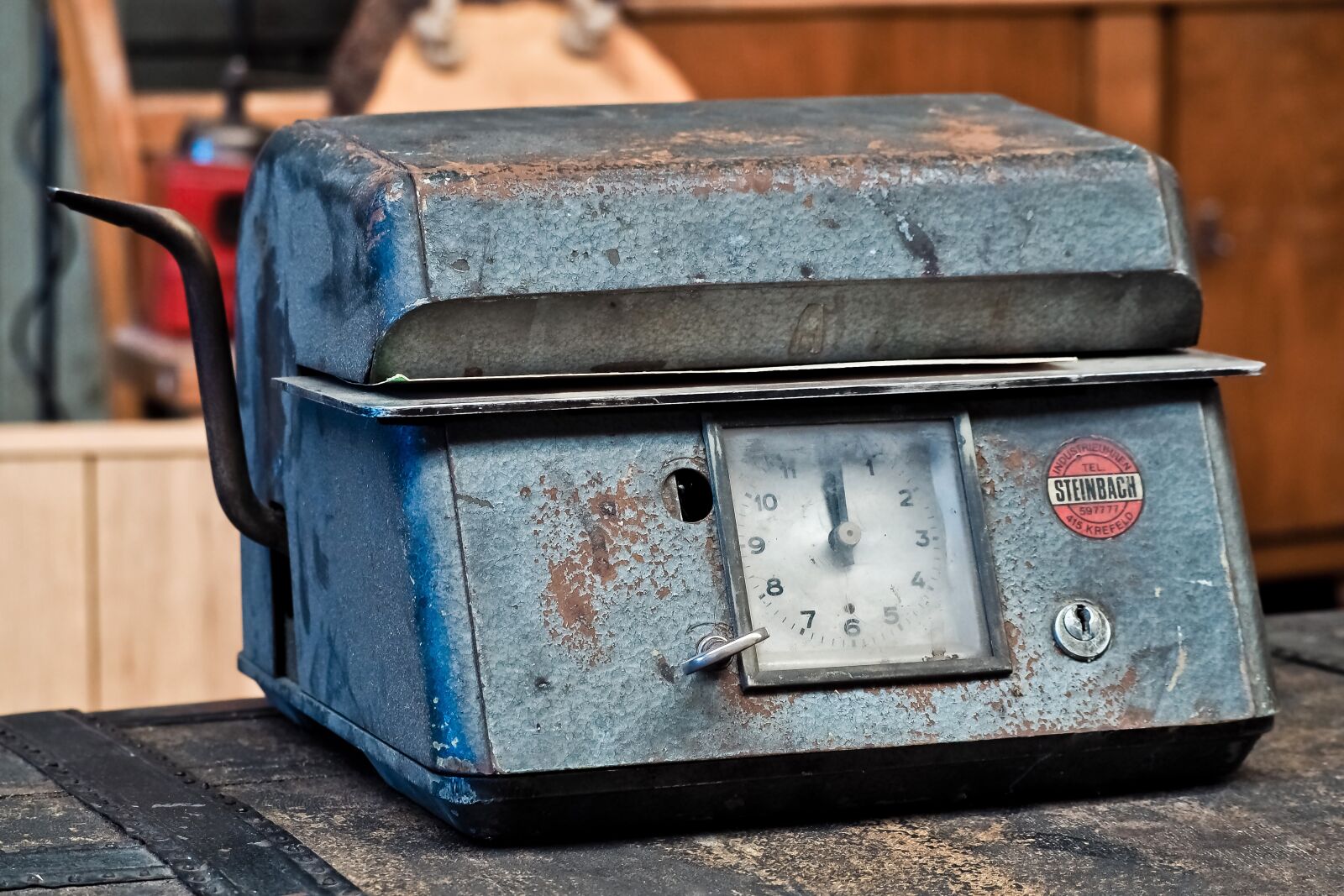 Olympus OM-D E-M10 sample photo. Machine, clock, time photography