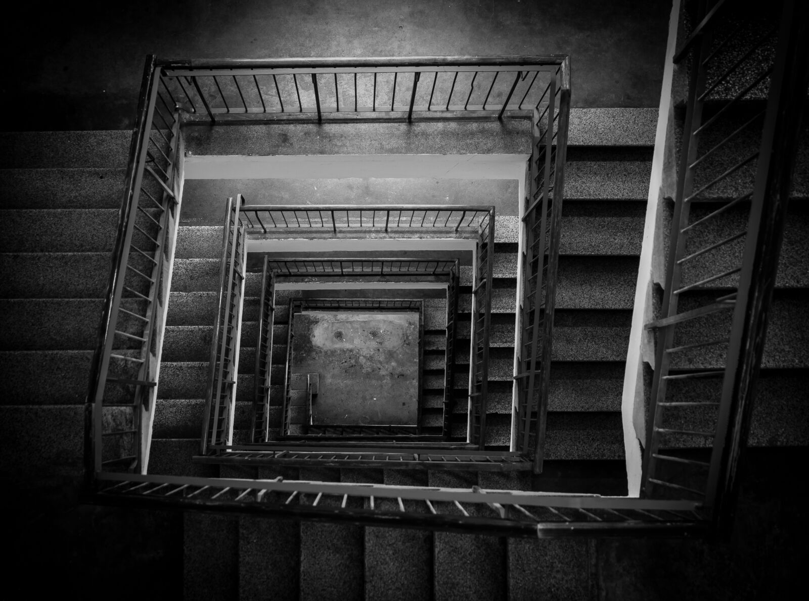 Sony a7 II + Sony FE 28-70mm F3.5-5.6 OSS sample photo. Dream, gloomy, dark photography