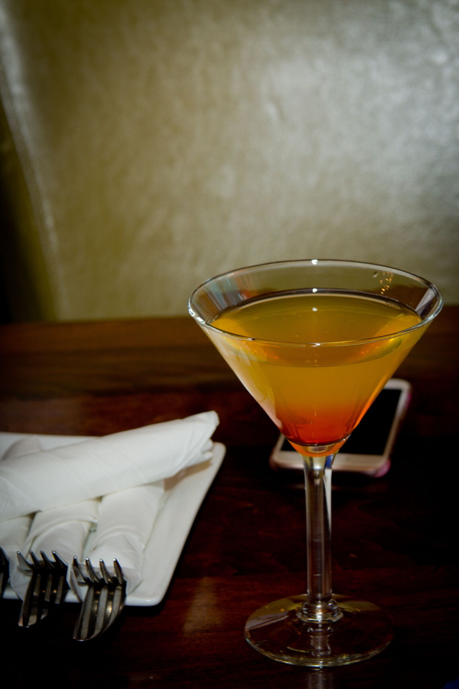 Canon EF-S 17-85mm F4-5.6 IS USM sample photo. Cocktail, bar, lounge photography