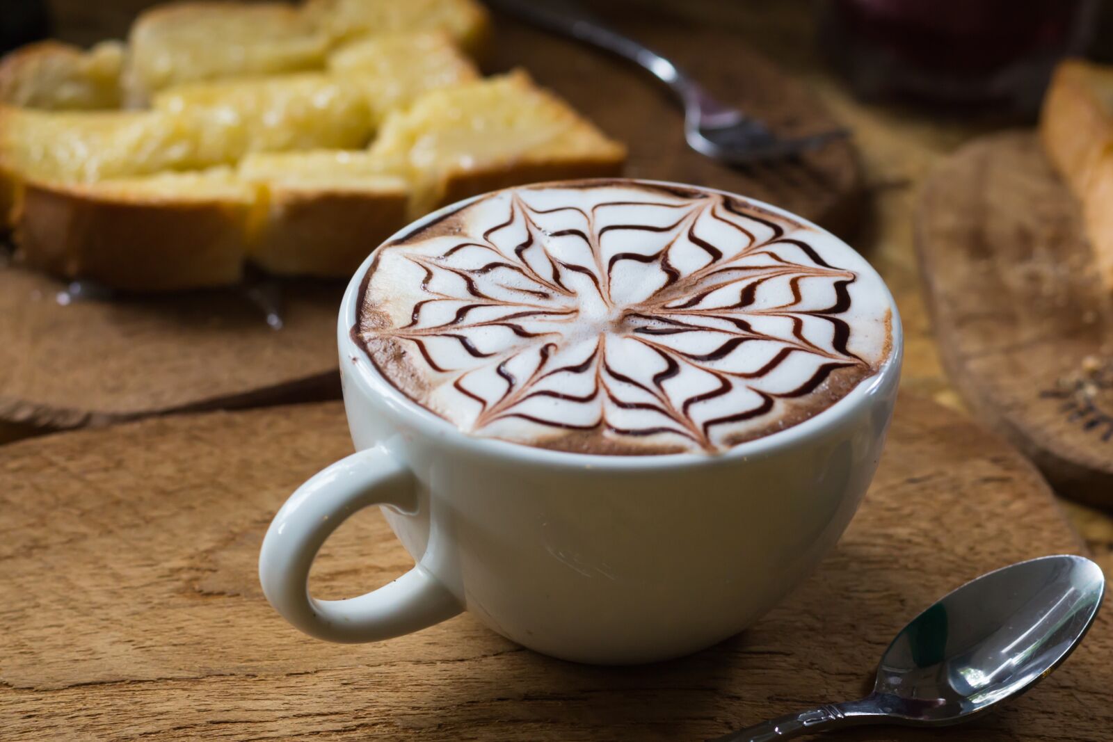 Canon EOS 700D (EOS Rebel T5i / EOS Kiss X7i) + Canon EF 50mm F1.8 STM sample photo. Cappuccino, beverage, in the photography