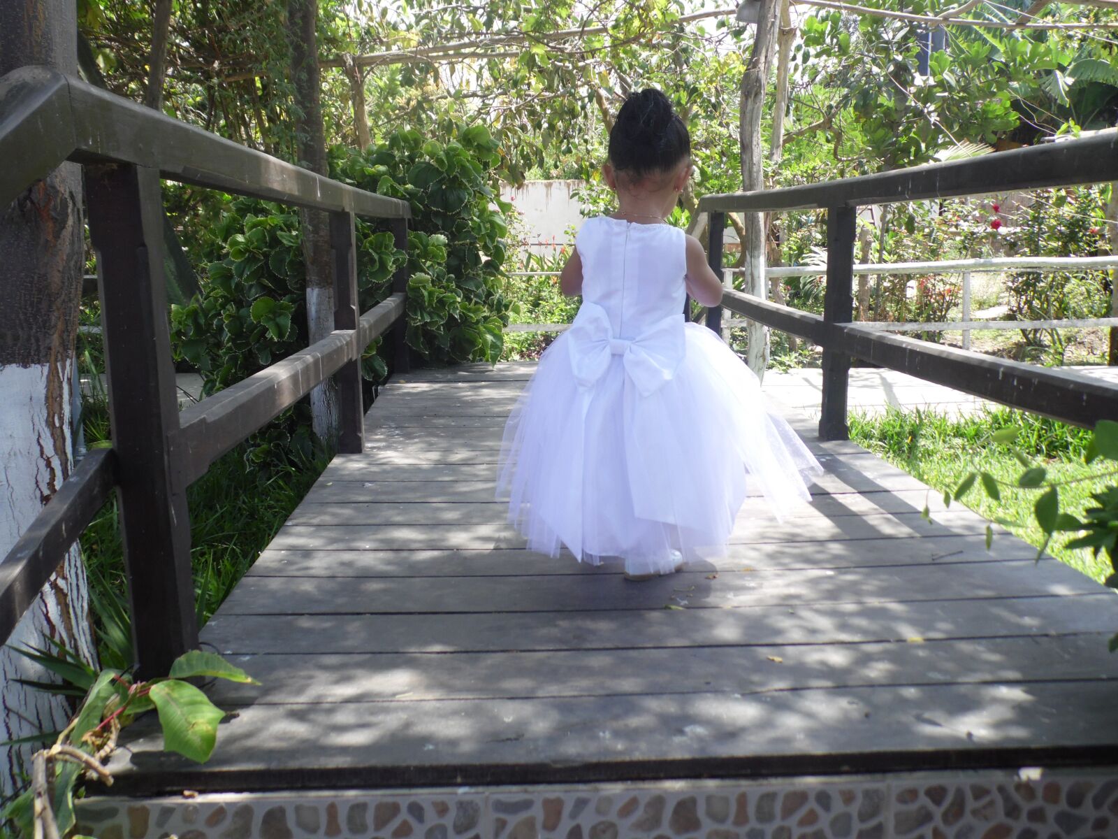 Samsung WB100/  WB101 sample photo. Princes, love, nature photography