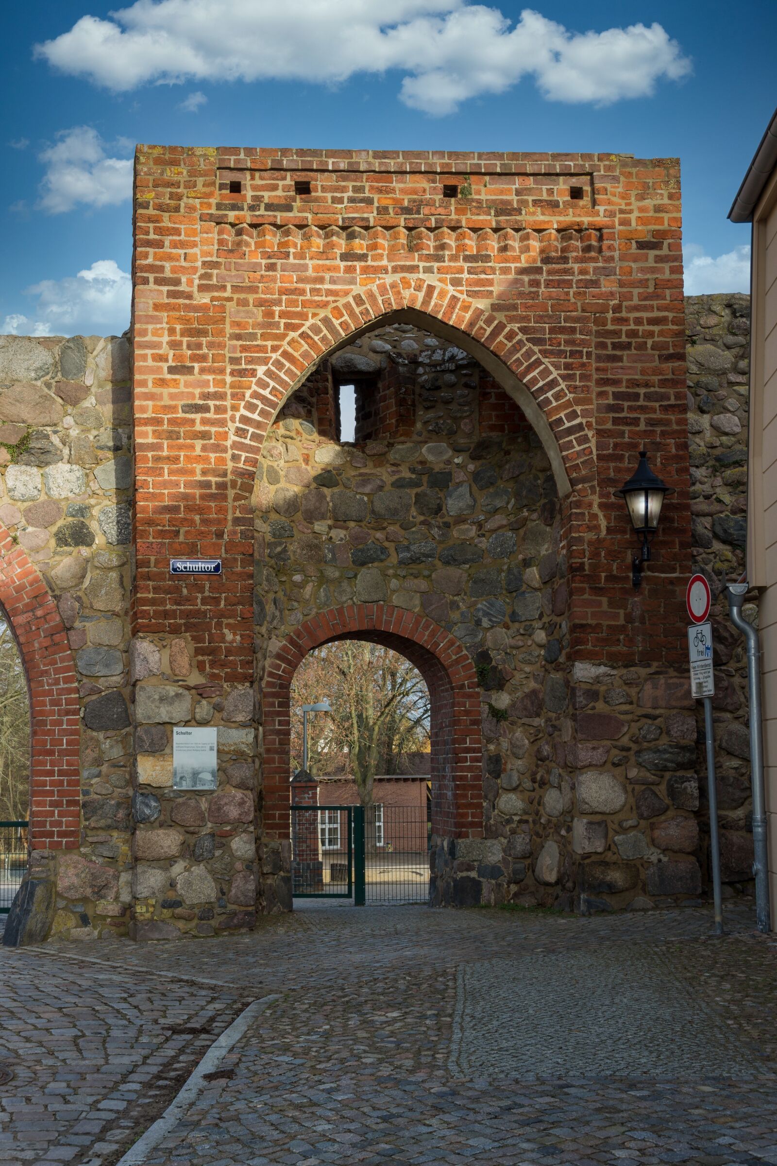 Canon EOS 600D (Rebel EOS T3i / EOS Kiss X5) sample photo. The school gate, templin photography