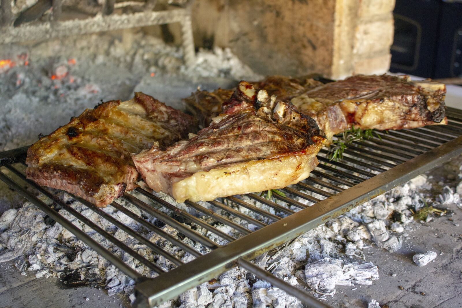Canon EF-S 18-55mm F3.5-5.6 IS sample photo. Meat, gray, beef photography