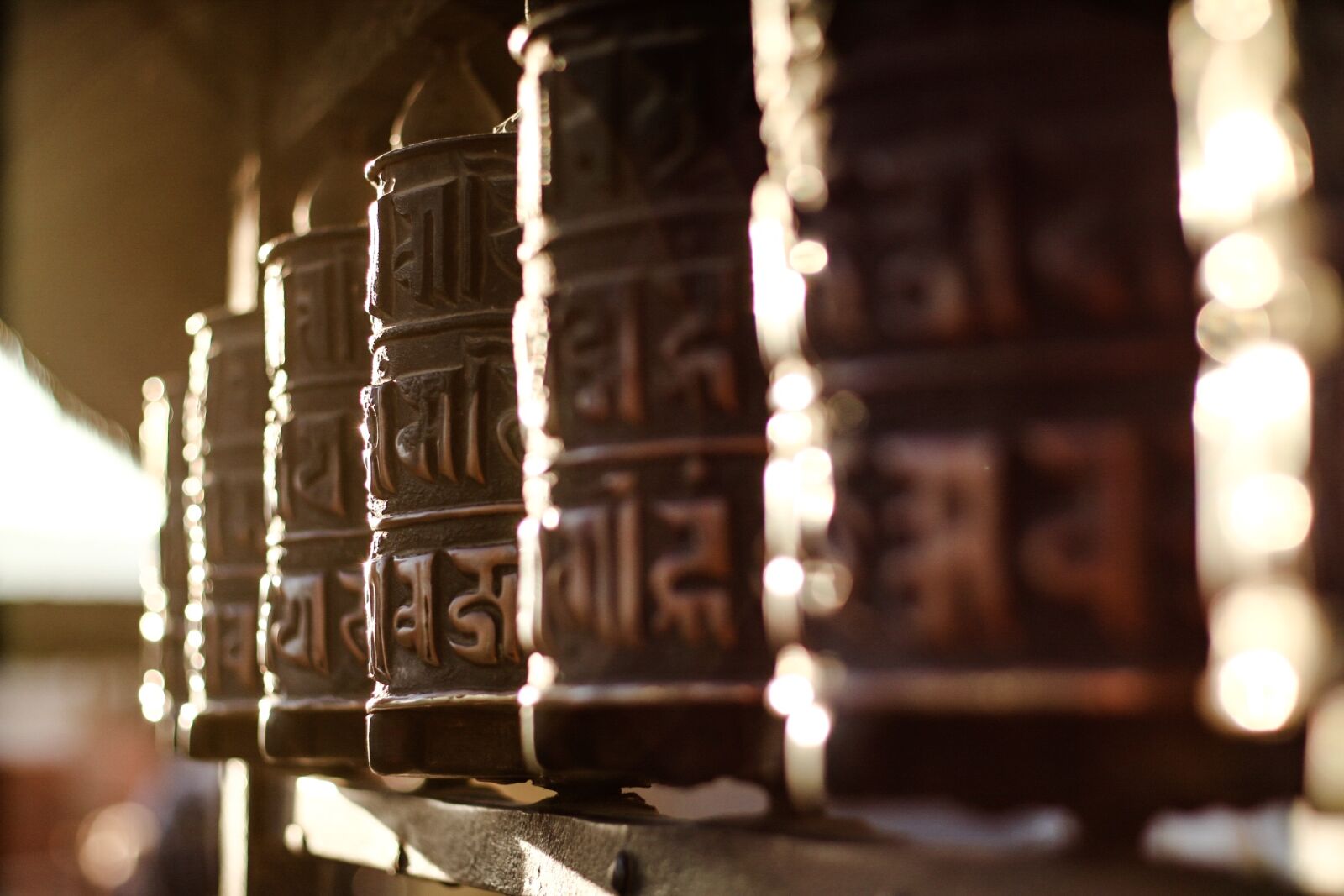 Canon EOS 70D + Canon EF 50mm F1.8 STM sample photo. Buddhism, chanting, wheel, manya photography