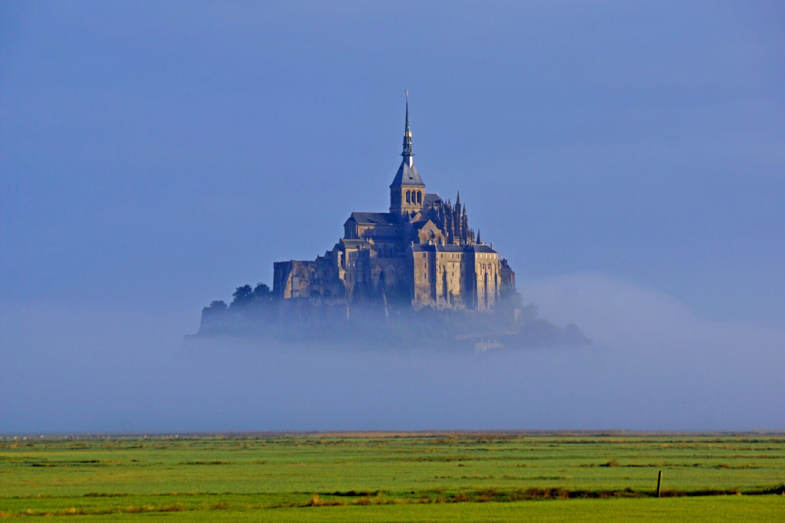 Sony DT 18-135mm F3.5-5.6 SAM sample photo. Mont-saint-michel, island, rocky photography