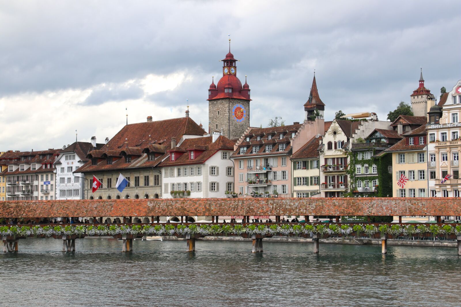 Canon EF-S 17-85mm F4-5.6 IS USM sample photo. Lucerne, switzerland, wooden photography
