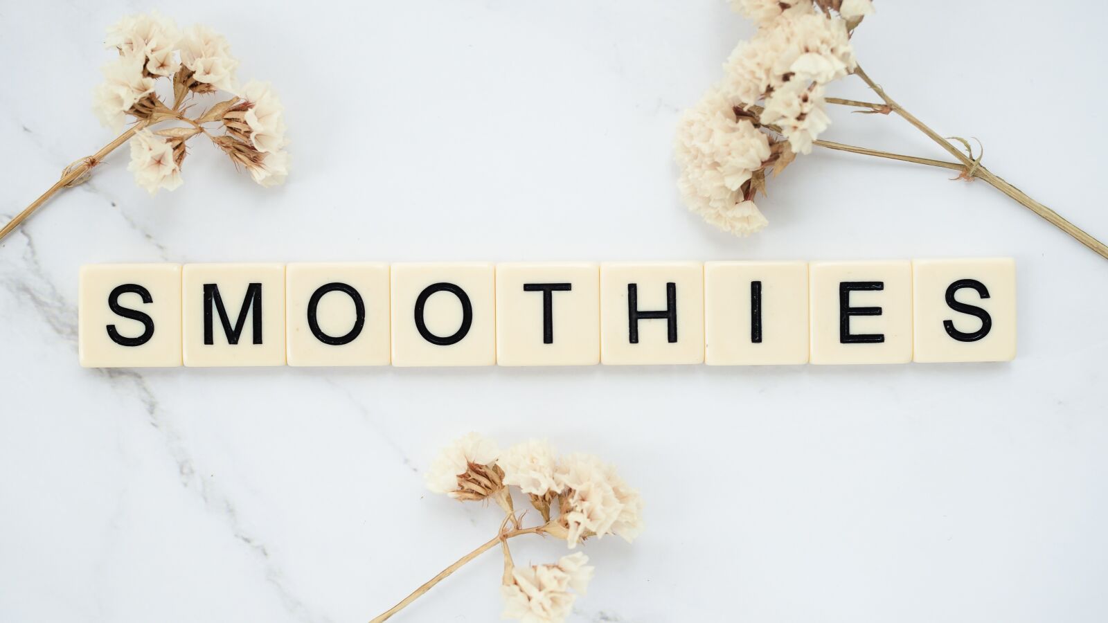Olympus OM-D E-M10 III sample photo. Smoothies, drink, beverage photography