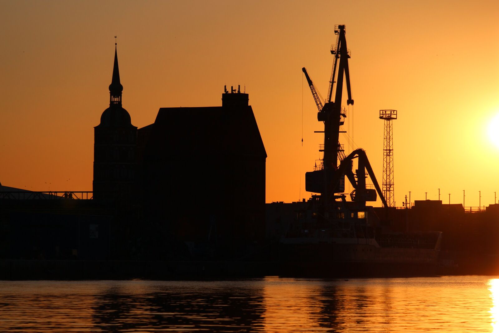 Canon EOS 700D (EOS Rebel T5i / EOS Kiss X7i) sample photo. Stralsund, sunset, sky photography
