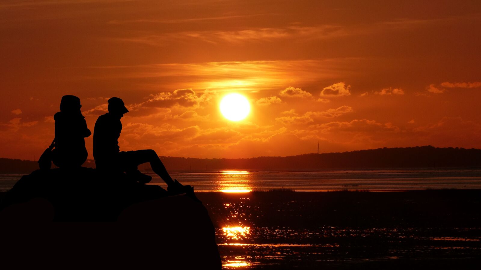 Panasonic Lumix DMC-FZ200 sample photo. Sunset, couple, love photography