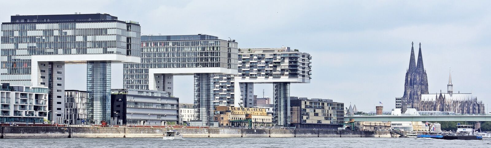 Canon EOS 550D (EOS Rebel T2i / EOS Kiss X4) sample photo. Crane homes, architecture, cologne photography