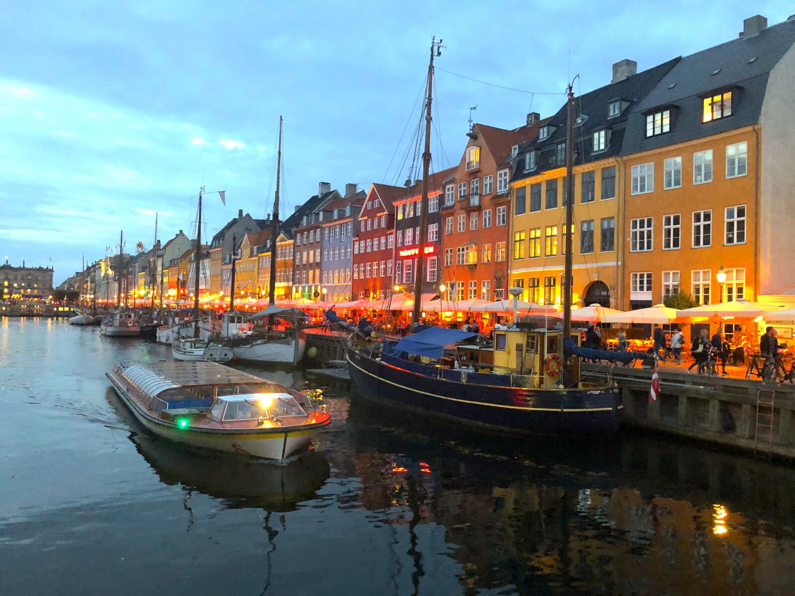 iPhone 8 back camera 3.99mm f/1.8 sample photo. Copenhagen, denmark, wharf photography