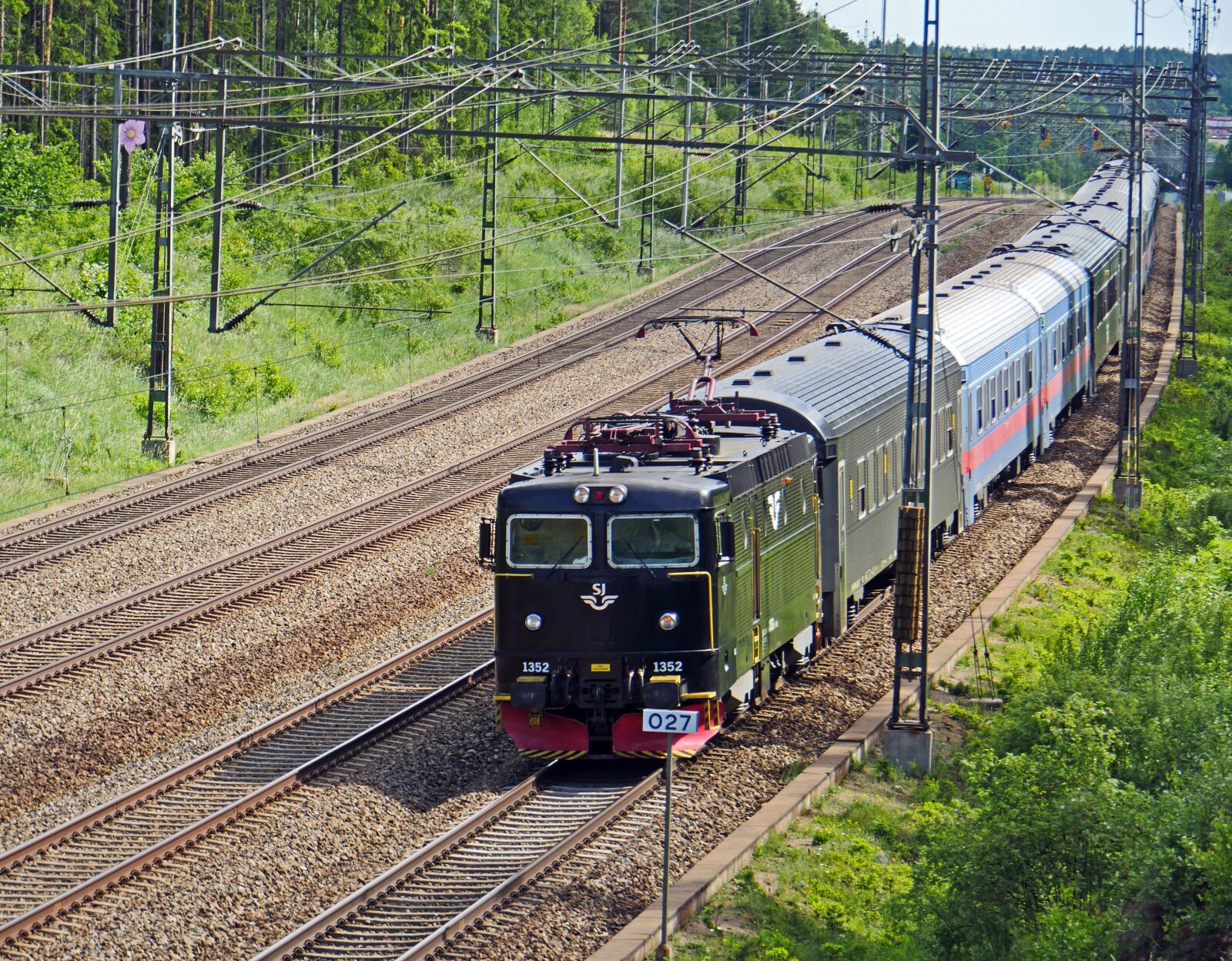 Panasonic Lumix DMC-GX8 sample photo. S-bahn-train, suburban, lokbespannt photography