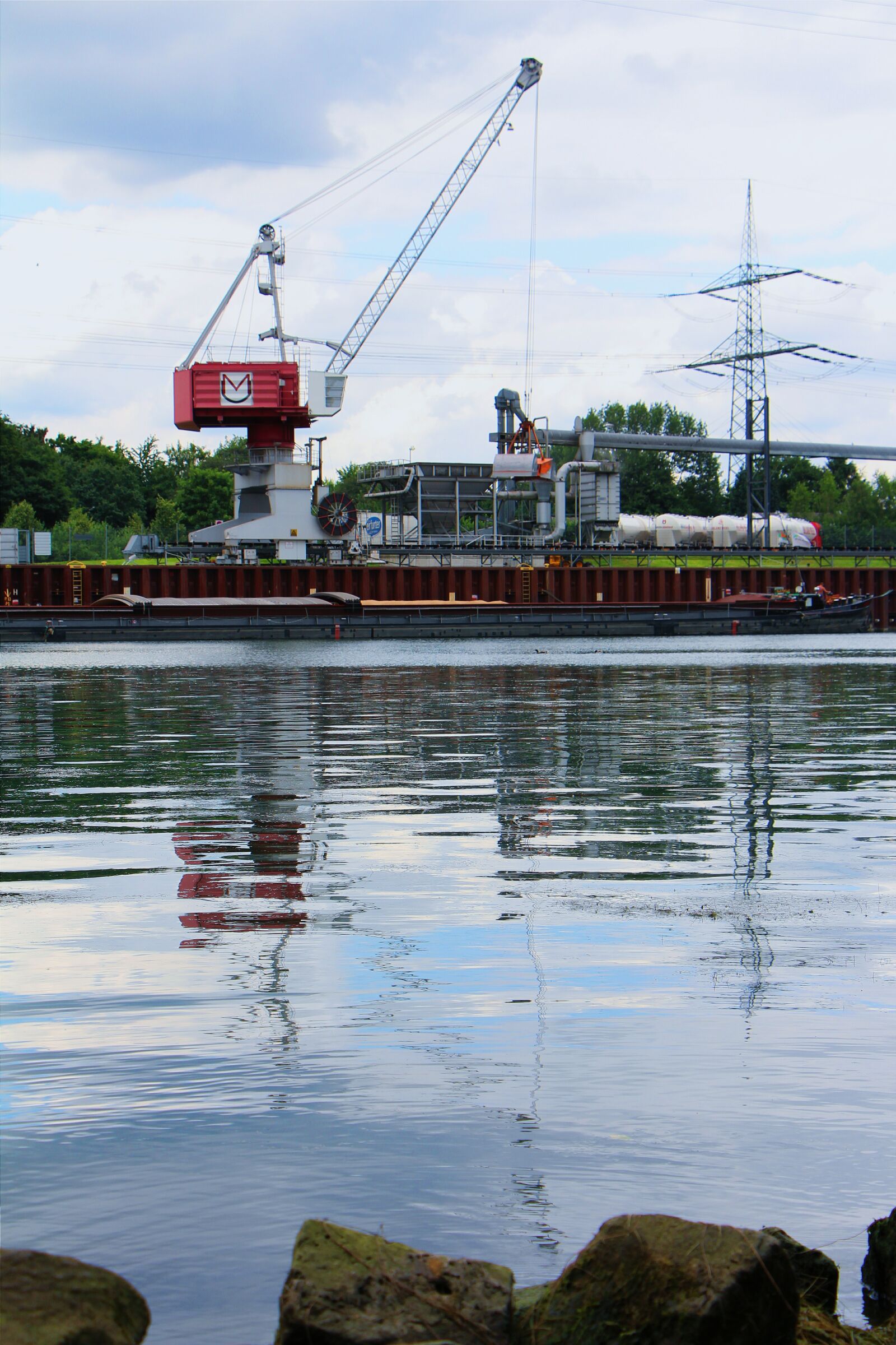 Canon EOS 650D (EOS Rebel T4i / EOS Kiss X6i) sample photo. Channel, crane, water photography