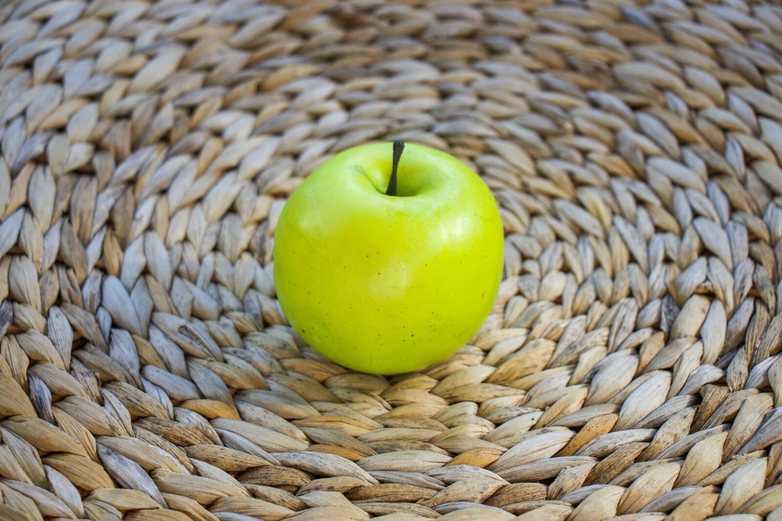 Canon EOS 700D (EOS Rebel T5i / EOS Kiss X7i) sample photo. Apple, apples, fruits photography