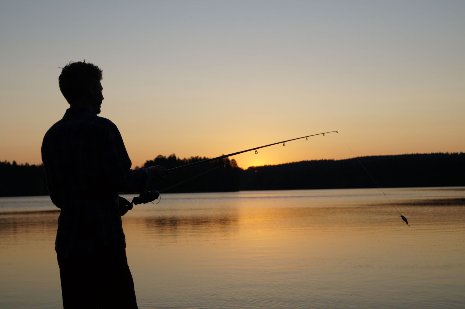 Sony DT 18-55mm F3.5-5.6 SAM II sample photo. Fishing, lake, sunset photography