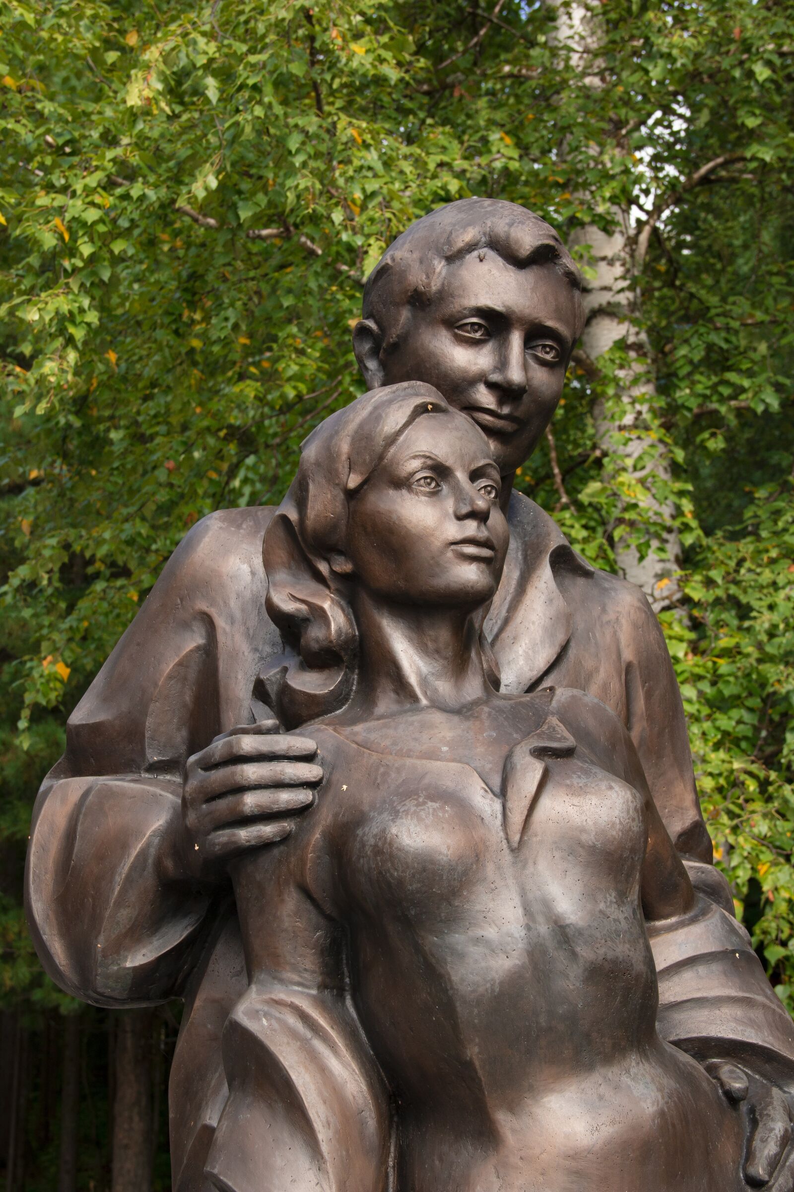Canon EOS 70D + Canon EF-S 18-135mm F3.5-5.6 IS sample photo. Couple, statue, sculpture photography