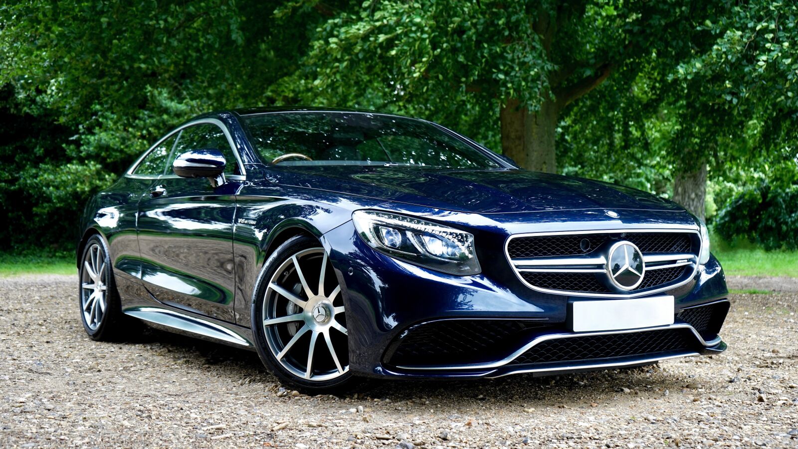 Sony a7 + Sony FE 28-70mm F3.5-5.6 OSS sample photo. Mercedes, car, auto photography
