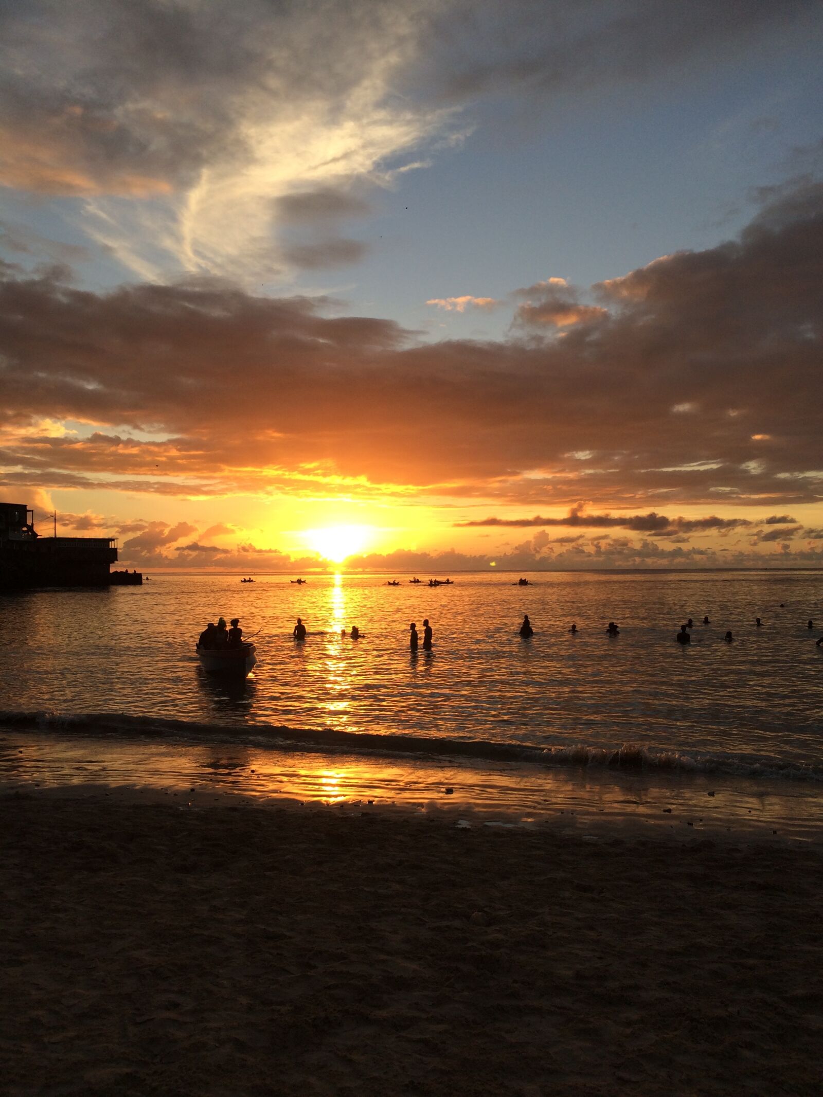 iPhone 5s back camera 4.15mm f/2.2 sample photo. Beach, golden, sun, sea photography