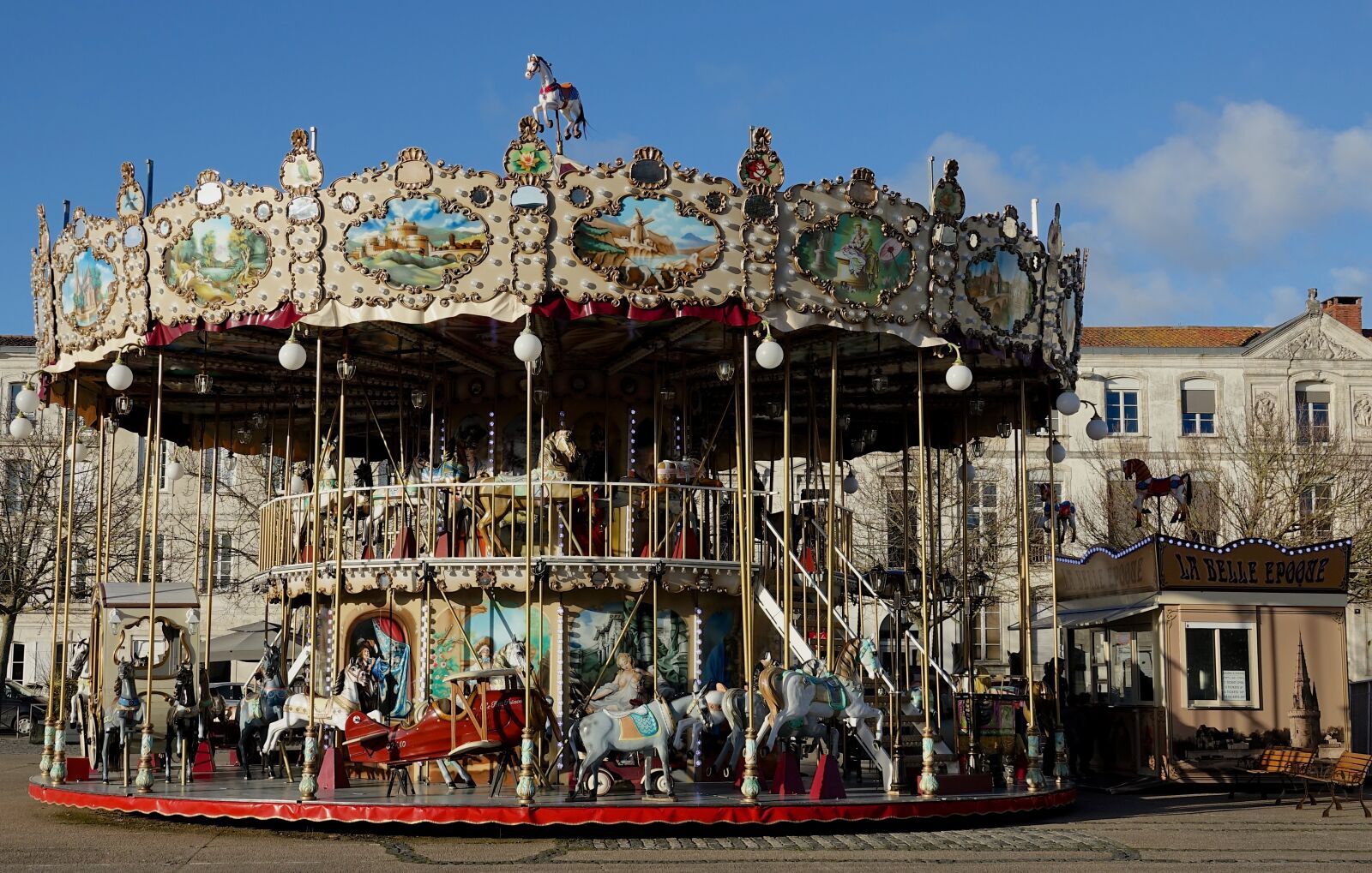 Sony Cyber-shot DSC-RX10 III sample photo. Manege, parking verdun photography