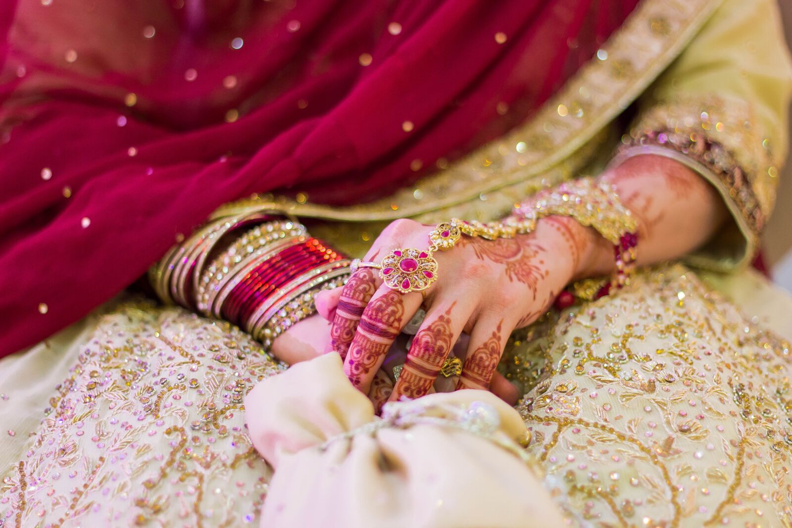 Canon EOS 600D (Rebel EOS T3i / EOS Kiss X5) + Canon EF 50mm F1.8 II sample photo. Wedding, indian, henna photography