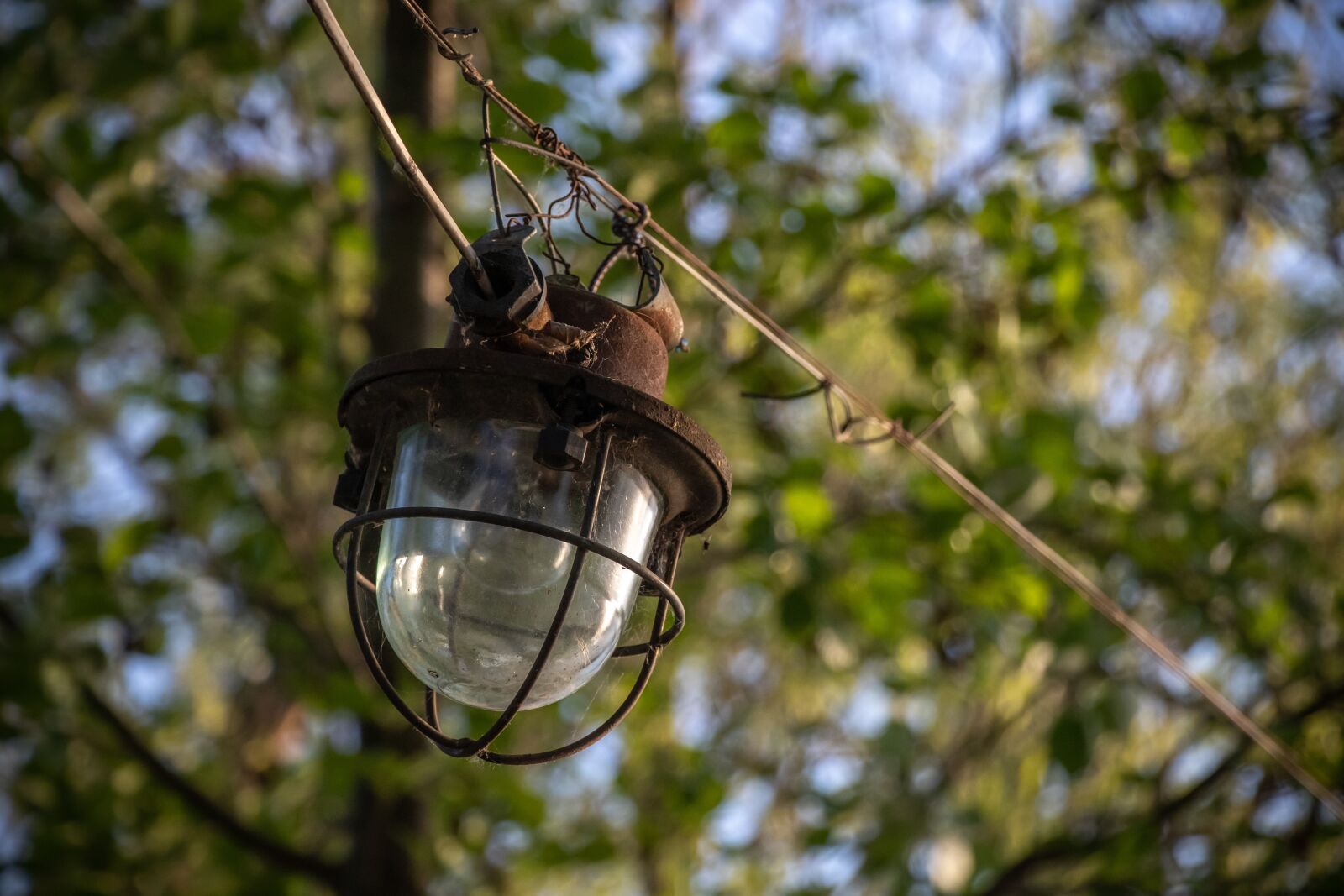 Canon EF-S 18-135mm F3.5-5.6 IS USM sample photo. Lantern, street, old photography