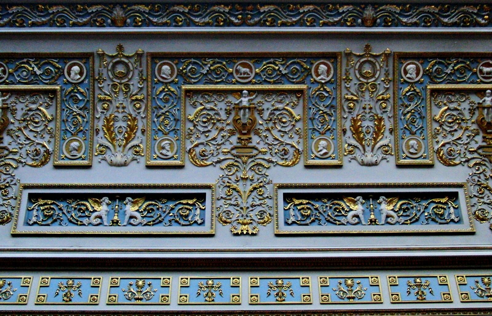 CASIO EX-FC100 sample photo. Stucco wall, ceiling moldings photography